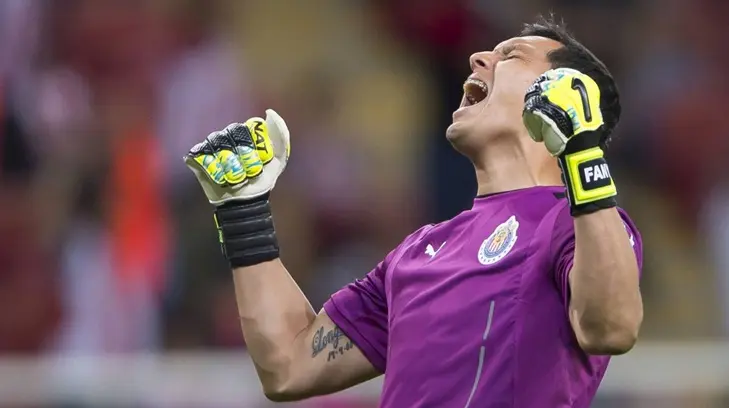 Rodolfo Cota, portero de Chivas, fue convocado a la selección mayor