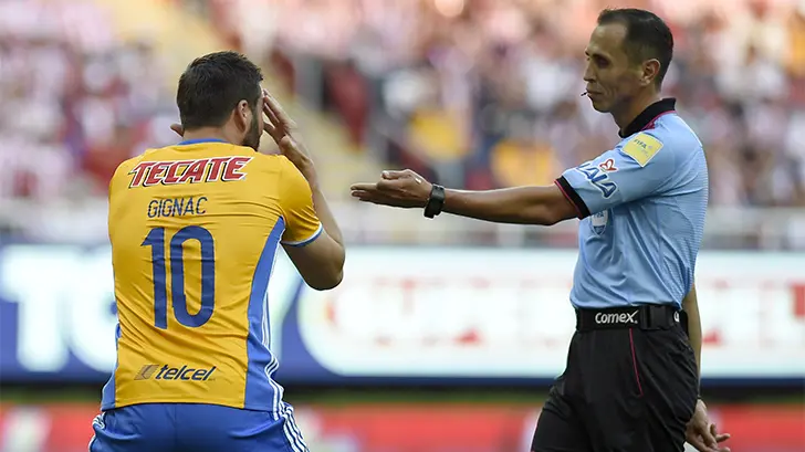 Gignac hace berrinche y culpa a la prensa