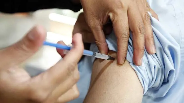 Abren registro para refuerzo de mayores de 40 años