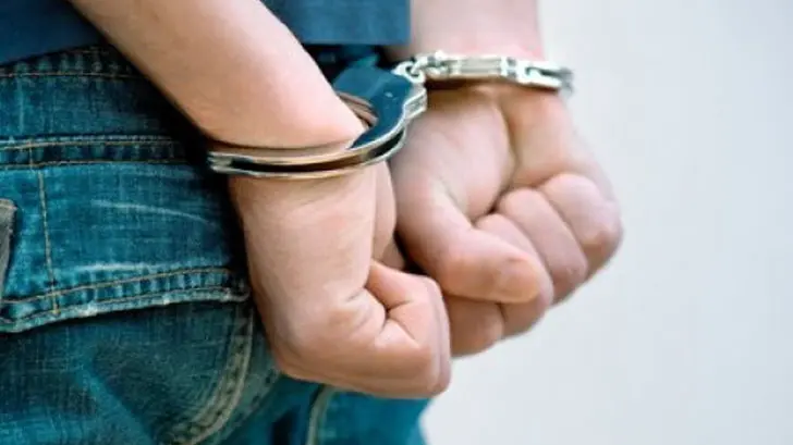 Detienen a presunto narcomenudista en El Encanto