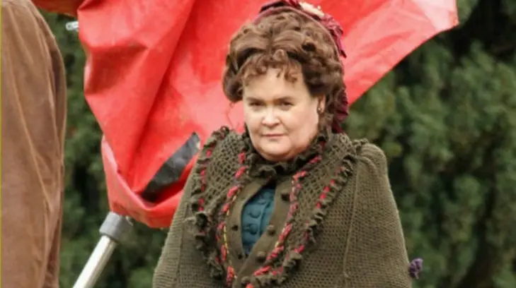 Grupo de jóvenes ataca a Susan Boyle en Esocia