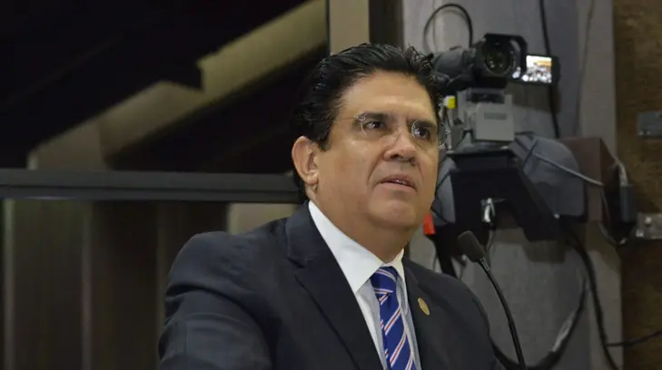 Gómez Reyna propone gobierno sin papel para ahorrar 90 mdp en papelería