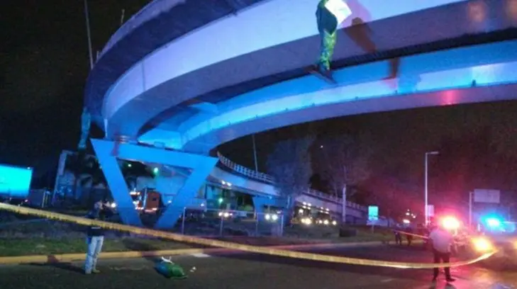 Dejan cinco cadáveres en Jalisco; tres estaban colgados de un puente