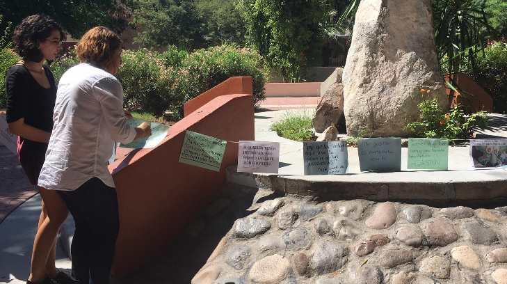 Estudiantes de la Unison exponen el ‘tendedero’ de frases de acoso
