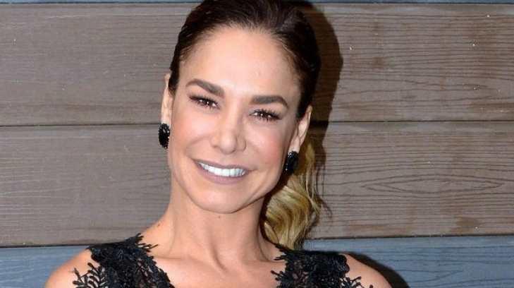 Lis Vega corre en bikini por las playas de Acapulco