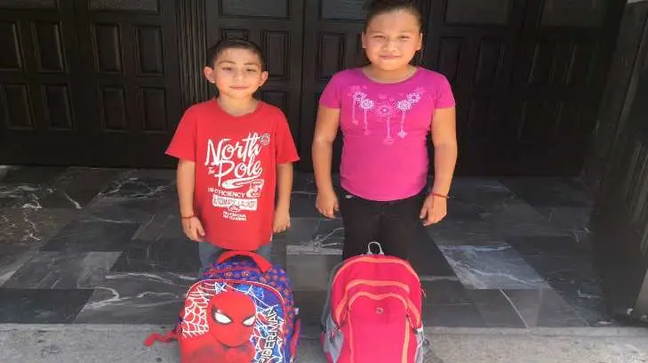 Arzobispo bendice mochilas de niños hermosillenses
