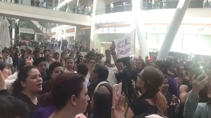 Mujeres acorralan a presunto abusador sexual en la Ciudad de México