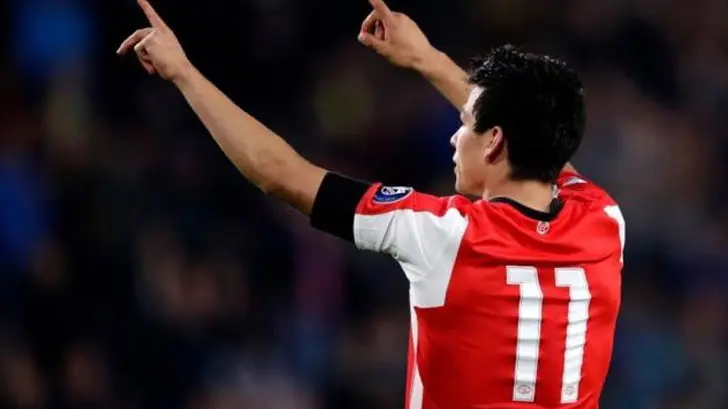 Hirving Chucky Lozano marca el gol del triunfo del PSV ante el Venlo