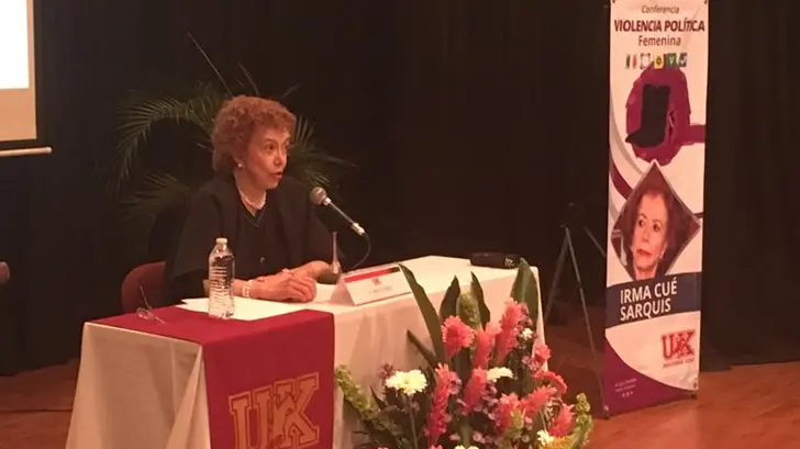 Irma Cué imparte conferencia Violencia Política Femenina en UniKino