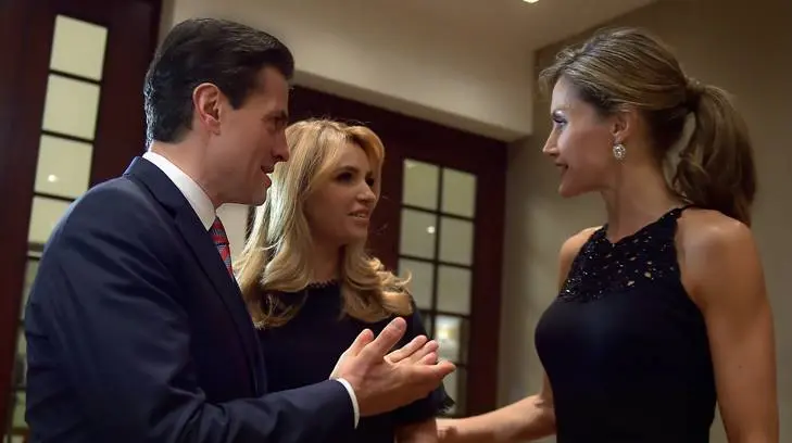 La reina de España, Letizia Ortiz, recicla vestido en su visita a México