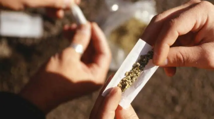 ¿Quiénes pueden tramitar un permiso para consumir marihuana?