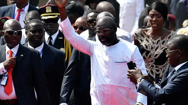 Exfutbolista George Weah protesta como nuevo presidente de Liberia