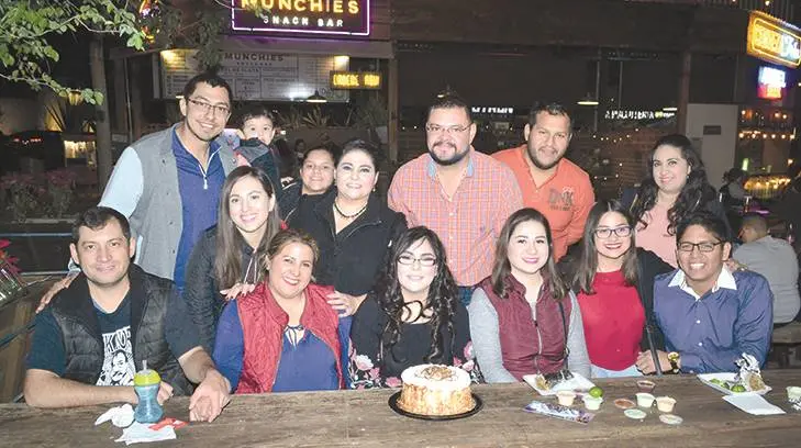 Grata velada por su cumpleaños