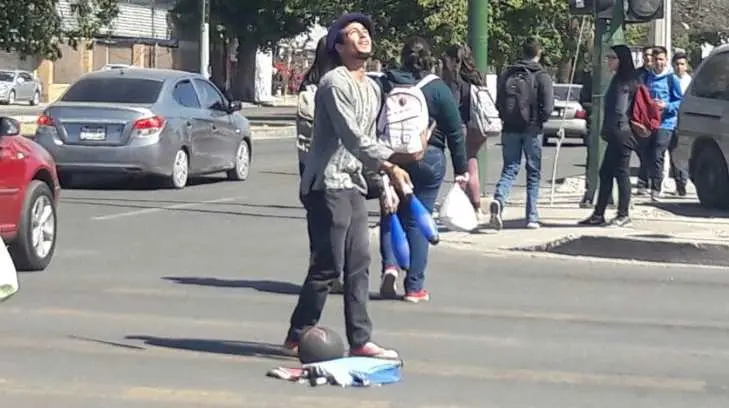 VIDEO | Hace malabares como un estilo de vida y además recorre todo México