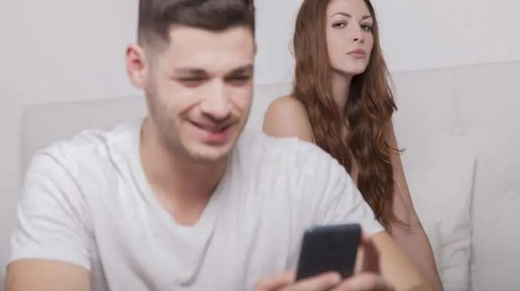 Stashing, una nueva tendencia para ocultar al mundo que tienes pareja
