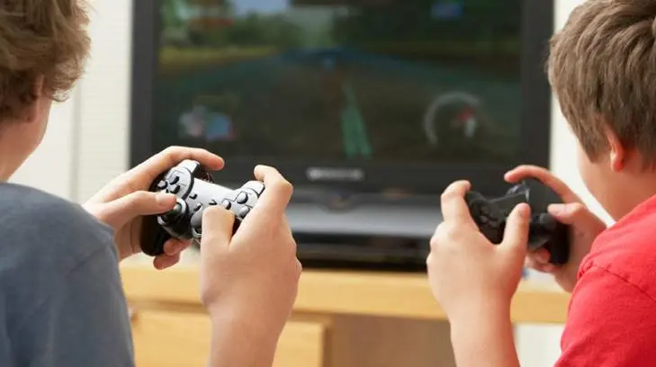 Recomiendan control parental en el uso de videojuegos