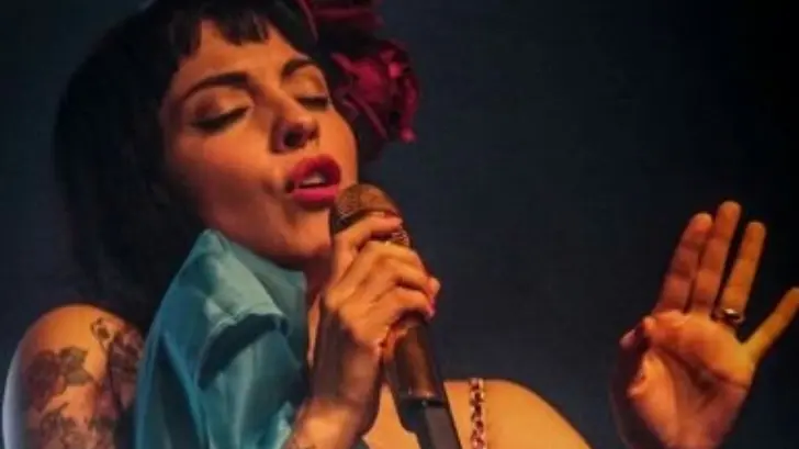 Mon Laferte sorprendida tras el recibimiento de la gente en Florida