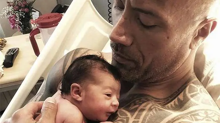 Dwayne La Roca Johnson presume a Tiana Gia, su tercer hija