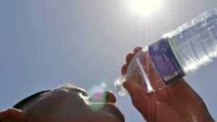 Esto le pasa a tu cuerpo si no tomas suficiente agua