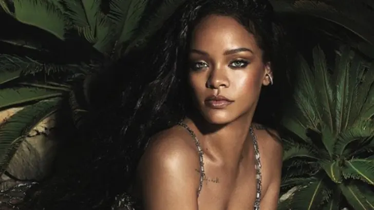 Rihanna ‘enloquece’ las redes con foto de sus estrías