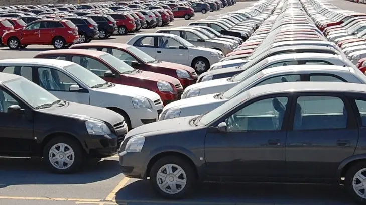 Caen 4.6% las ventas de autos en México durante abril, reporta Inegi