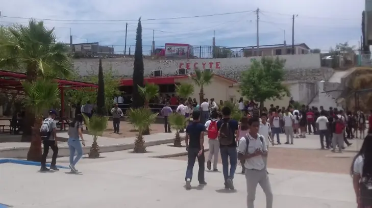 Con El Valor de Educar, becan a estudiantes del Cecyte del sur del estado