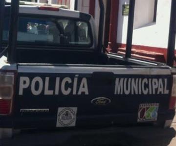 Detienen un hombre que intentó herir a policías con una solera