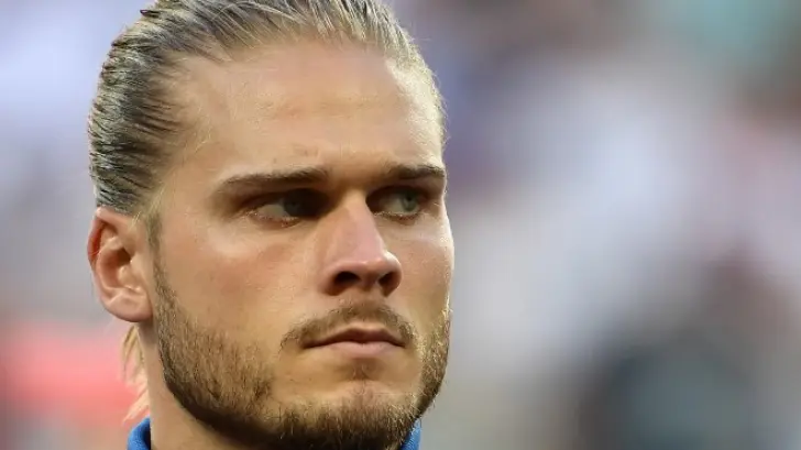 Rurik Gislason, delantero islandés, desata furor en redes sociales; lo comparan con Thor