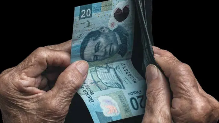 Hacen batallar a los clientes del banco para recuperar sus ahorros