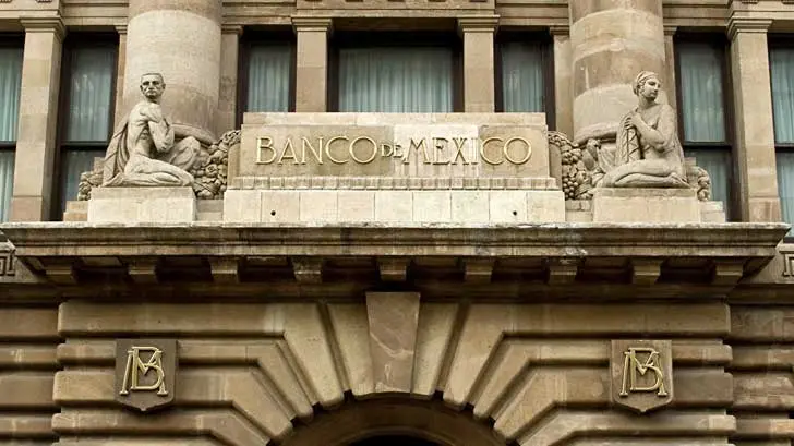 Banxico baja tasa en medio punto para quedar en 4.5%