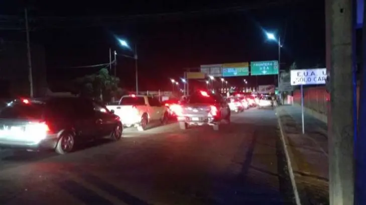 Tiempo de espera de más de una hora reportan en cruce de garitas Sonora-Arizona