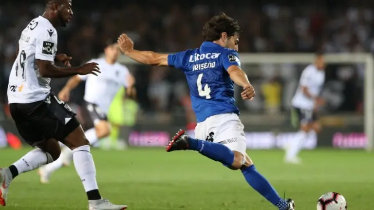 Feirense se impone 1-0 al Vitoria en Portugal; ‘Pollo’ Briseño juega los 90 minutos