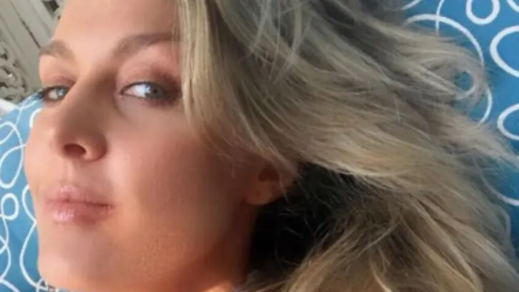 Fey consiente a sus seguidores en redes con fotos en bikini