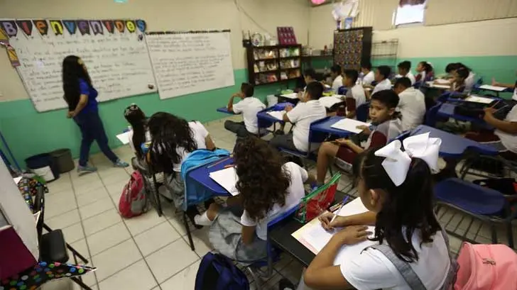 SEC aumentará salario de maestros y personal de educación básica y normal
