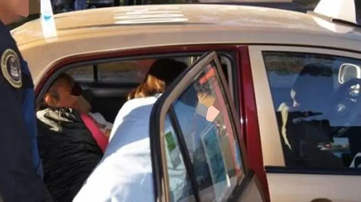 Mujer da a luz en un taxi tras ser rechazada de un hospital de Tultitlán
