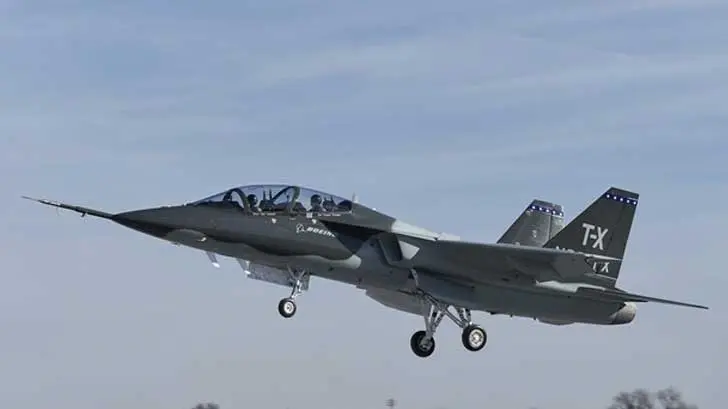 Avión de entrenamiento militar se desploma en Texas