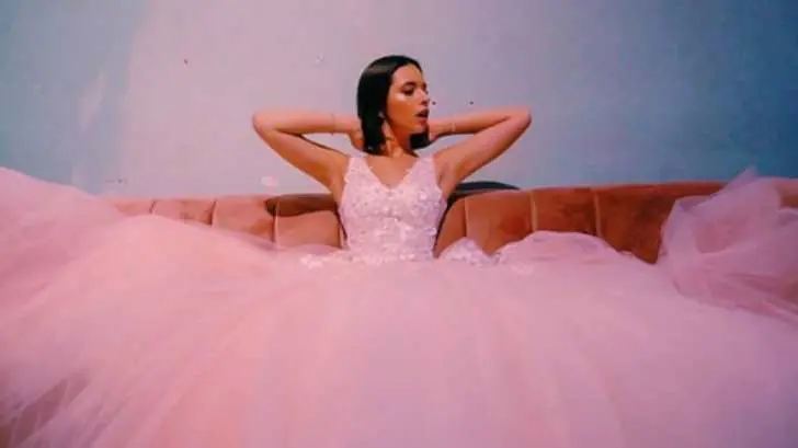 Ángela, hija de Pepe Aguilar, sorprende en sus XV años