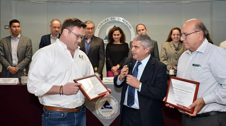 Productores de bacanora en Sonora reciben certificación de denominación de origen