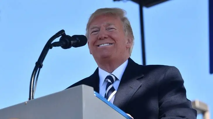 Donald Trump tuitea en español contra la migración ilegal