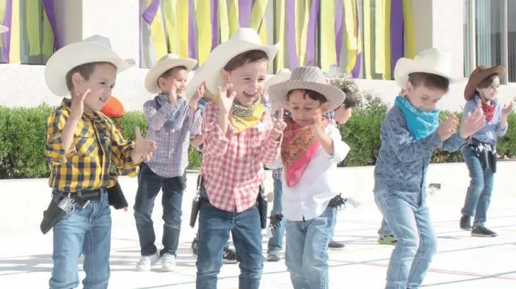 Bailan para los abuelos