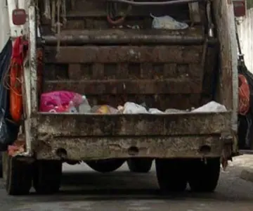 Encuentran a una bebé en un camión de basura en Escobedo