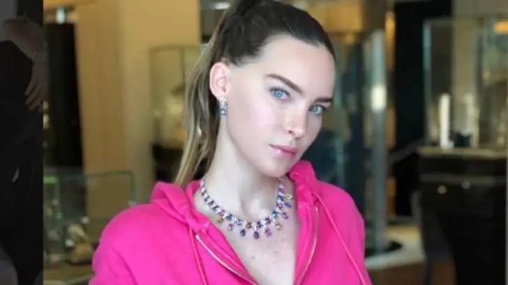 Belinda luce su sonrisa con brackets