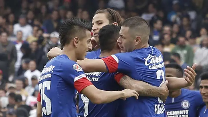 Cruz Azul le gana 2-1 Pumas en el Azteca