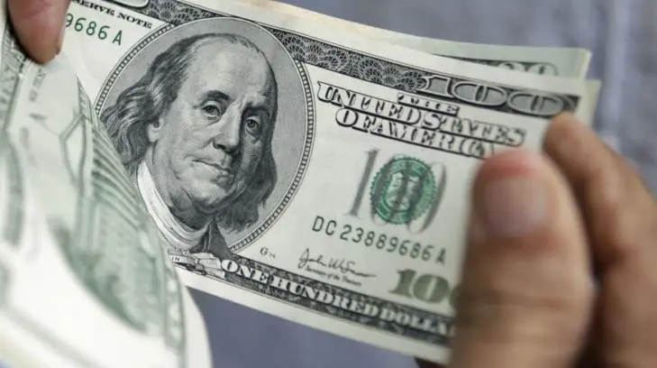 Dólar escala a 22.44 pesos