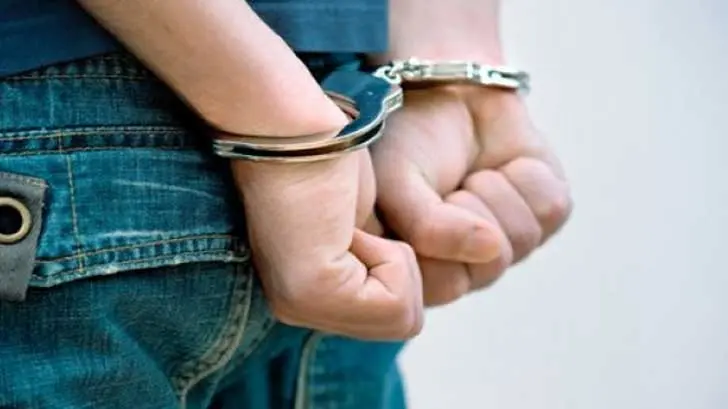 Detienen a presunto implicado en el asesinato de 2 jóvenes en BCS