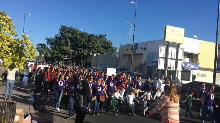 Alrededor de 50 personas marchan en conmemoración del Día Nacional del Sordo