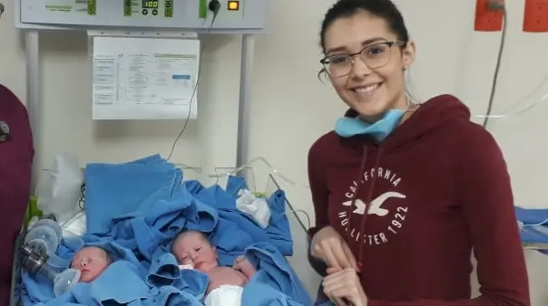 Médico pasante de Huépac atiende con éxito parto de gemelas en una ambulancia