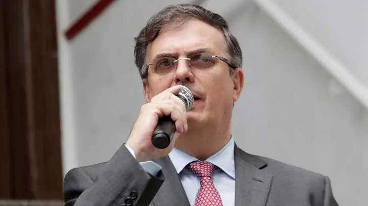 Marcelo Ebrard detecta error de dedo en presupuesto a protección consular