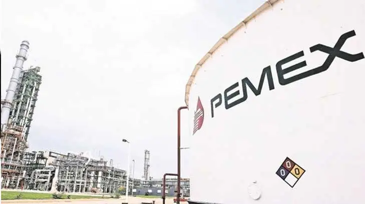 Familiares de empleados y jubilados de Pemex en Guaymas se manifiestan; exigen servicio médico