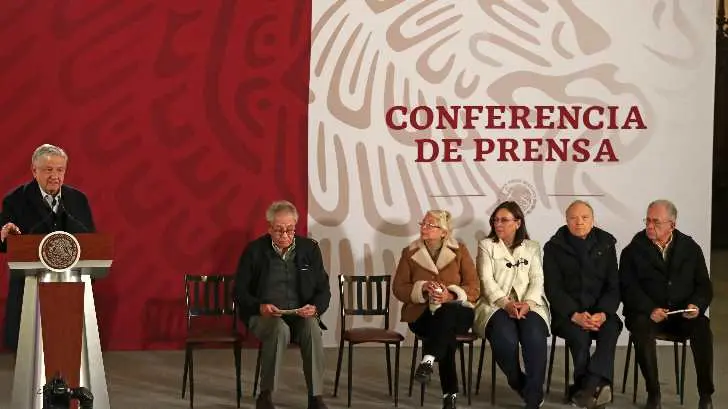 López Obrador llama a concesionarios a no abusar del precio de las gasolinas